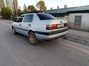 Volkswagen: Volkswagen Vento: 1993 г., 1.8 л, Механика, Бензин, Седан — 4