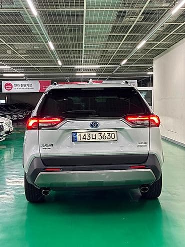 Продажа авто: Toyota RAV4: 2023 г., 2.5 л, Гибрид, Кроссовер — 2