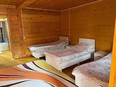 Недвижимость: Сдаётся коттедж у берега, рассчитан на 12 человек. Отличная локация — — 10