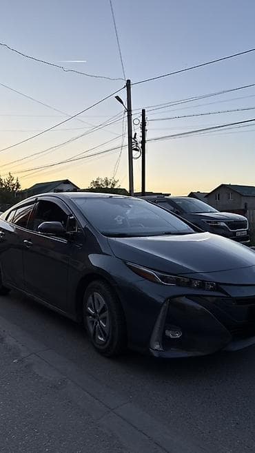Транспорт: Toyota Prius: 2017 г., 1.8 л, Вариатор, Гибрид, Хетчбек — 1