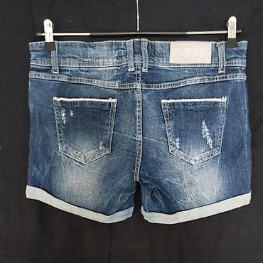 красные шорты: Шорты женские. от Stradivarius. Турция — 2