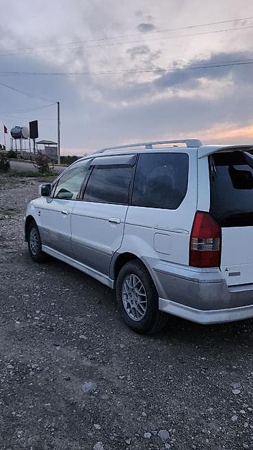 посадка авто: Mitsubishi Chariot: 1999 г. — 4