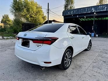 Toyota Corolla: 2019 г., 1.8 л, Гибрид, Седан — 2