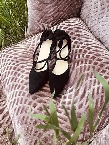 женский туфли: Коллекция обуви (4 пары) 1) Черные кожаные кеды - Лаконичный дизайн с — 5