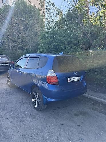 Унаа сатуу: Honda Fit: 2005 г., 1.3 л, Вариатор, Бензин, Хетчбек — 3