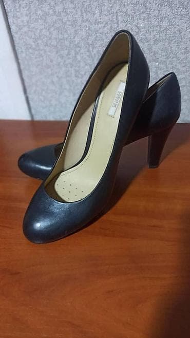 Продаю новую фирменную обувь. Натуральная кожа, размер 39. Цена 500