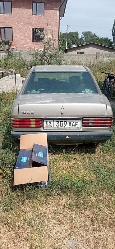 чехии: Mercedes-Benz W201 (190) — салон и панель управления. Звонить толтура — 6