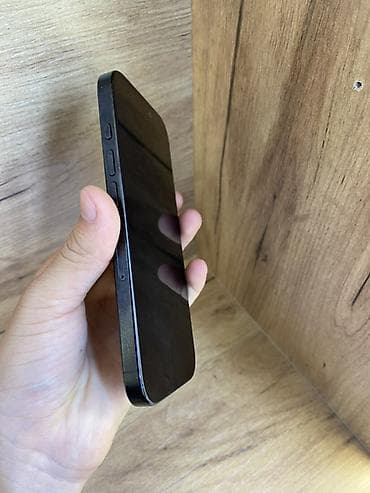 usb c: IPhone 15 Pro, Black Titanium, 89 % — 3