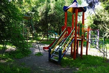 Батирлер: 2 бөлмө, 70 м², Алтын чарчы Сталинка, 3 кабат, Косметикалык оңдоо — 2