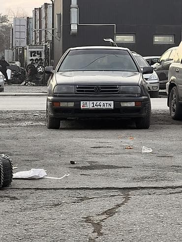 Унаа сатуу: Volkswagen Vento: 1995 г., 1.8 л, Кол менен иштөөчү, Седан — 1
