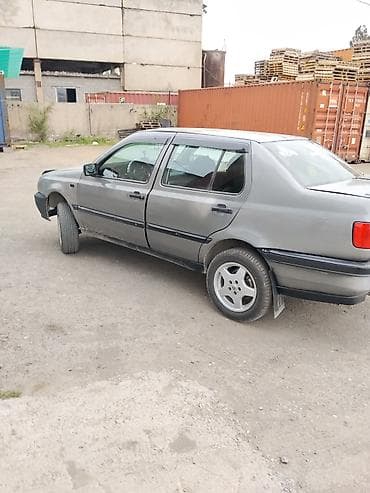 химичиска авто: Volkswagen Vento: 1992 г., 1.8 л, Ручные, Бензин, Седан — 3