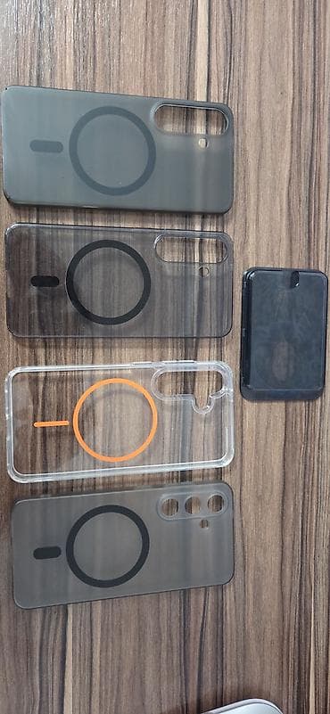 a 52: Продаю одним комплектом чехлы на samsung s25 в количестве 4 штуки и — 1