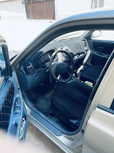 экран саната: Hyundai Accent: 2006 г., Кол менен иштөөчү, Бензин, Седан — 6