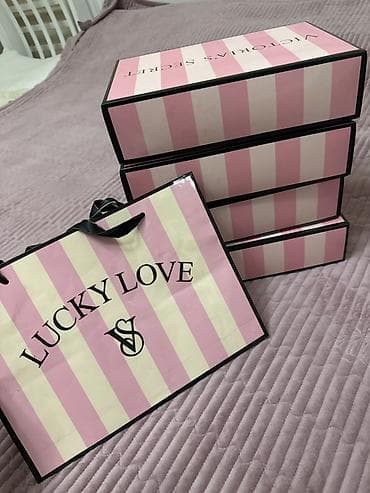 коробка для одежды: Подарочные коробки и фирменные пакеты в стиле Victoria’s Secret - — 3
