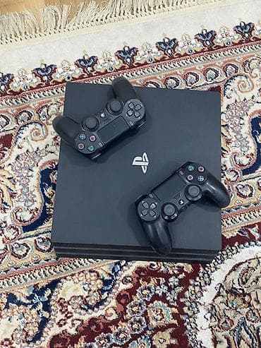 sony playstation 4 pro купить: PlayStation 4 Pro (черная) + 2 оригинальных беспроводных геймпада — 3