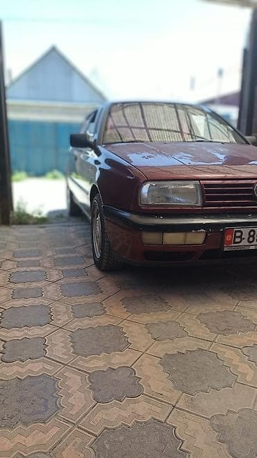 Унаа: Volkswagen Vento: 1992 г., 1.8 л, Кол менен иштөөчү, Бензин, Седан — 2