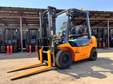 шины на вилочный погрузчик: Вилочный погрузчик 2.5 тонн Кара Погрузчик Автокара Спецтехника — 1