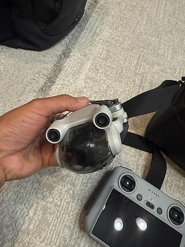Квадрокоптер DJI с пультом DJI RC (встроенный экран) Комплект: - Дрон