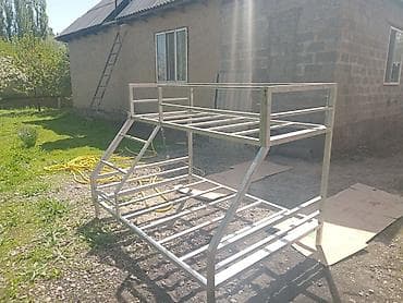 Металлическая двухъярусная кровать-трансформер с расширенным нижним