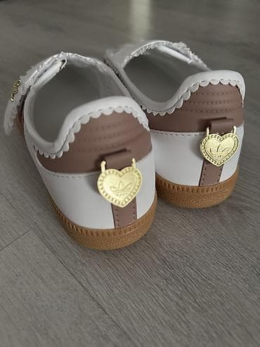 Айымдардын бут кийими: Туфли, 41, Adidas, Жаңы, түсү - Ак, Өзү алып кетүү, Акысыз жеткирүү, Акылуу жеткирүү — 5
