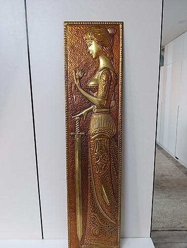berber mirror second hand: Рельефная настенная панель из металла с изображением девушки с мечом и — 1