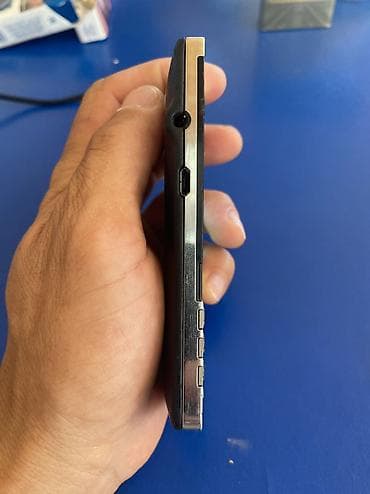 телефон бву: ''Blackberry''P’9981смартфон Б/У 
Хорошем в состояние — 5