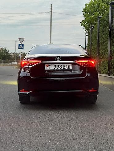 Toyota Corolla: 2019 г., 1.2 л, Автомат, Бензин, Седан — 4