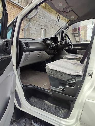 делика кузов: Mitsubishi Space Gear: 2004 г., 3 л, Автомат, Бензин, Минивэн — 8