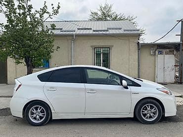 белый byd e2: Toyota Prius: 2010 г., 1.8 л, Вариатор, Гибрид, Лифтбек — 4