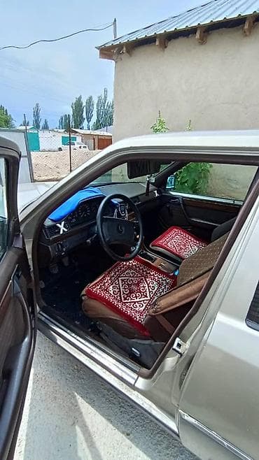 арзан матиз 1: Mercedes-Benz W124: 1992 г., Седан — 6