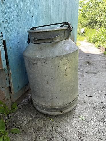 Фляга производство СССР 40л. в хорошем состоянии. Материал - пищевой