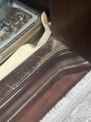 кух буфет: Классический буфет-витрина из массива в темном тоне. Дерево под орех — 5