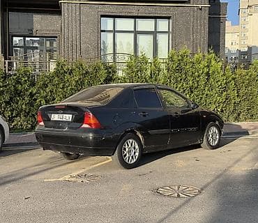 горить: Ford Focus: 2002 г., 1.6 л, Автомат, Бензин, Седан — 3
