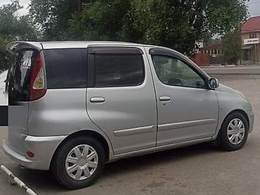 town ace: Toyota Funcargo: 2004 г., Хэтчбэк — 5