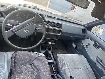 каропка ипсум: Volkswagen Passat: 1989 г. — 3