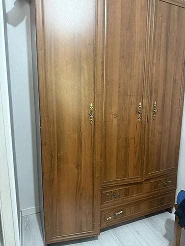 Кийим үчүн комоддор: Комплект мебели для спальни в классическом стиле, цвет тёплый орех — 3