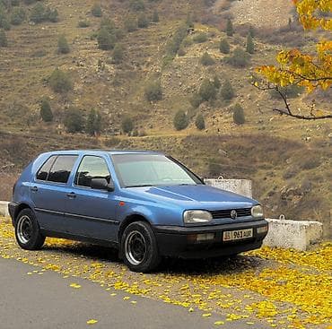 Volkswagen Golf: 1994 г., 1.8 л, Механика, Бензин, Хэтчбэк