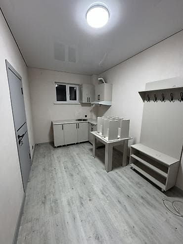 1 комната гостиничного типа: Сдаётся компактная комната с базовой мебелью в светлых тонах. Квартира — 5