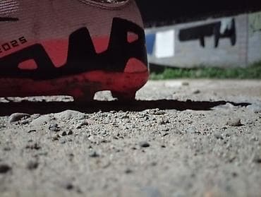 сороконожки бутсы: Футбольные бутсы с шипами для игры на натуральном газоне/грунте — 1