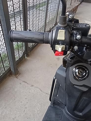 маленький мопед: Скутер Танк, тормоза дисковые,12 колёса, сигнализация, всё работает,не — 4