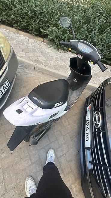 нива сиденья: Скутер Honda Dio в белом цвете. Компактный городской скутер с — 4