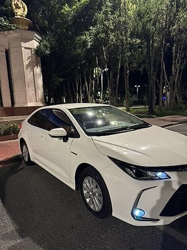 coroll: Toyota Corolla: 2022 г., 1.8 л, Вариатор, Гибрид, Седан — 4