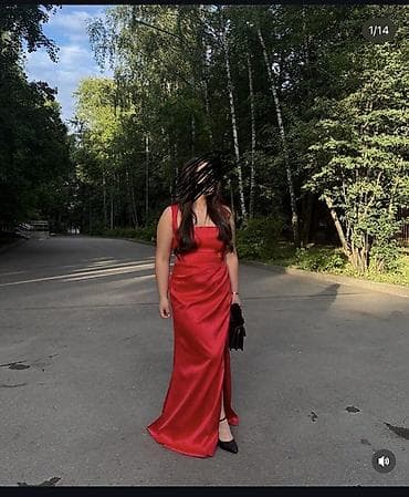 Вечернее платье в пол, насыщенного красного цвета. - Силуэт