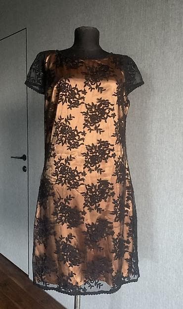 n maxi: Платье WE Fashion Черное кружево на чехле бронзового цвета, прямое — 2