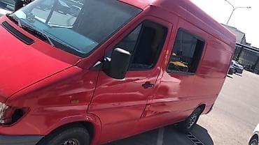 transporter multivan: Грузовой фургон Mercedes-Benz Sprinter (поколение W901–W905), красный — 1