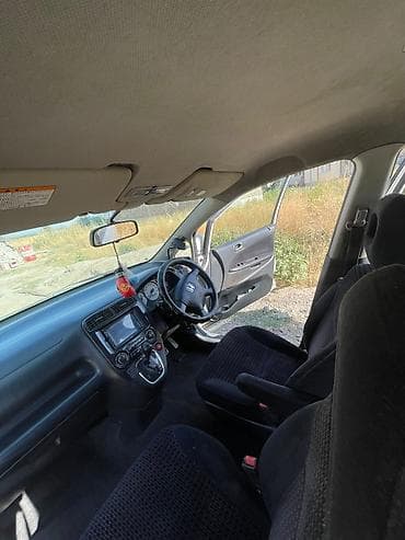 велюровое: Honda Stream: 2001 г., 2 л, Автомат, Бензин, Минивэн — 4