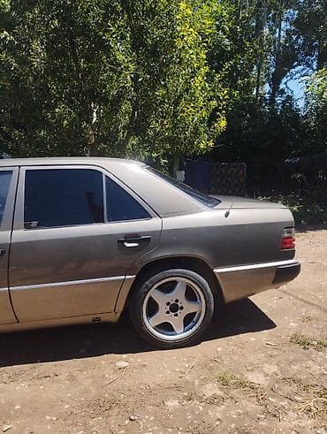 Унаа: Mercedes-Benz W124: 1989 г., 2.3 л, Кол менен иштөөчү, Бензин, Седан — 10