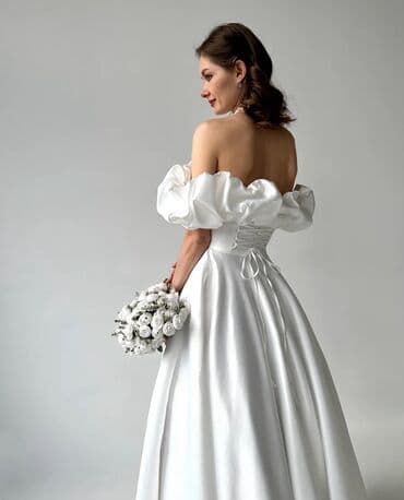 свадебное платье с ручной вышивкой: Свадебное платье в классическом стиле “принцесса”. Размер 52 - Цвет — 1