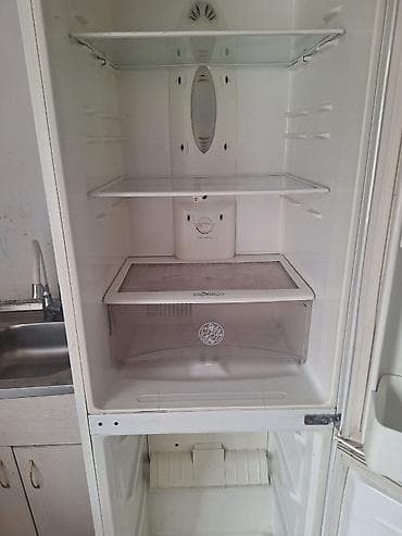 мороженный апарат: Холодильник LG, Двухкамерный — 3