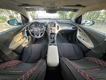 маленькие электро машины: Chevrolet Volt: 2011 г., 1.4 л, Автомат, Электромобиль, Лифтбек — 9